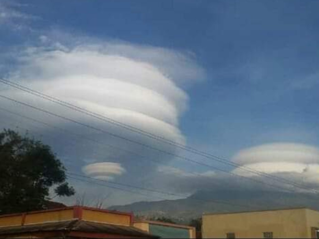 Awan Lentikular di Merapi