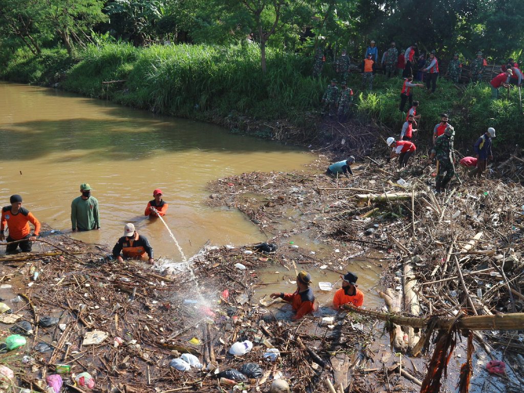 bersih sungai kudus