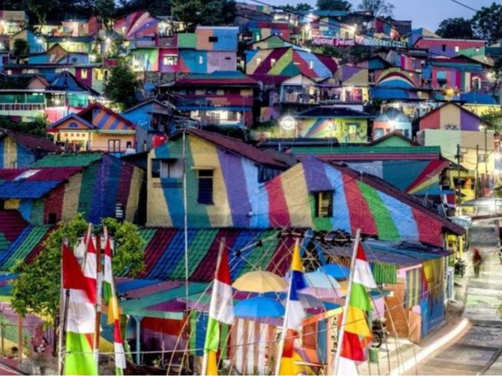 Kampung warna warni