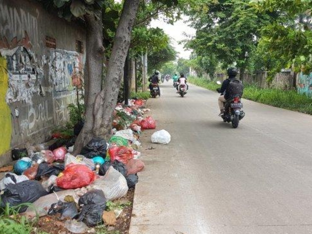 Sampah di jalan