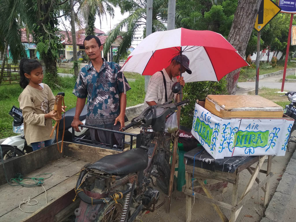 Cerita Anak Aceh Penjual Air Nira (3)