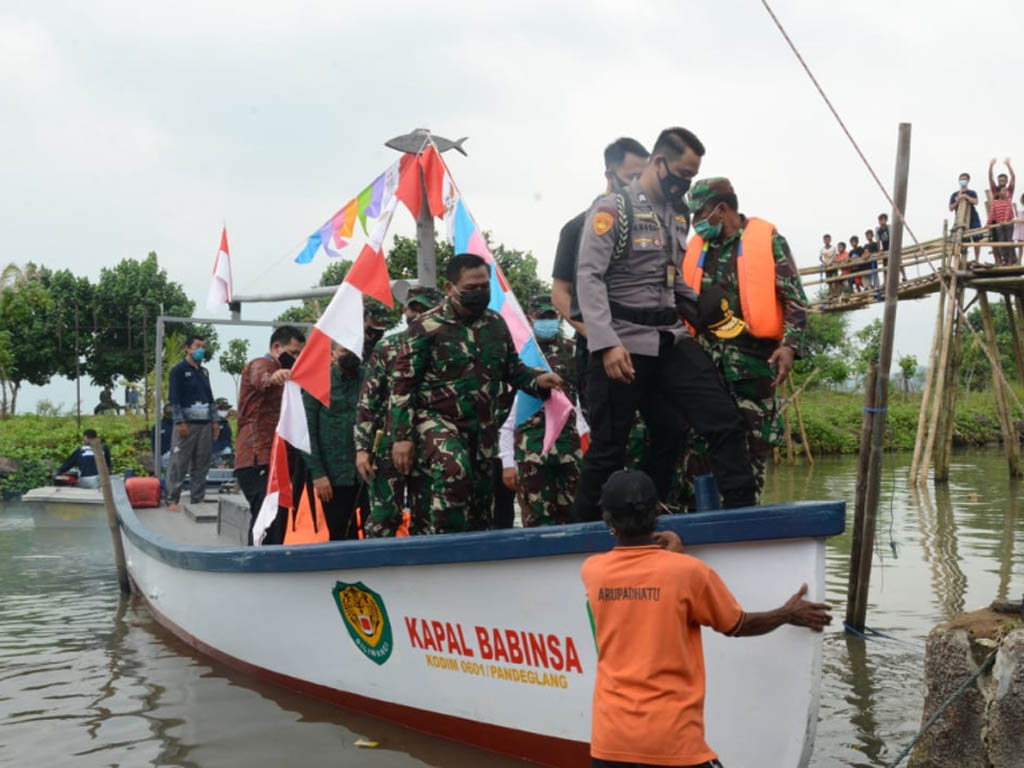 Cerita Kapal Semen TNI Pandeglang (3)