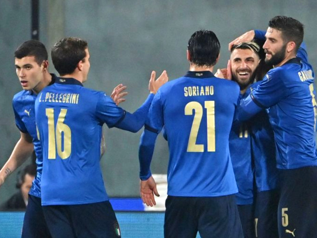 Italia selebrasi gol