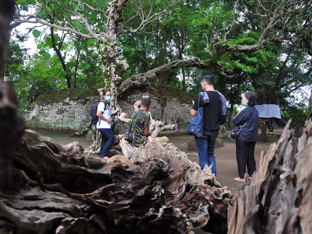 Cerita Pemburu Makam (3)