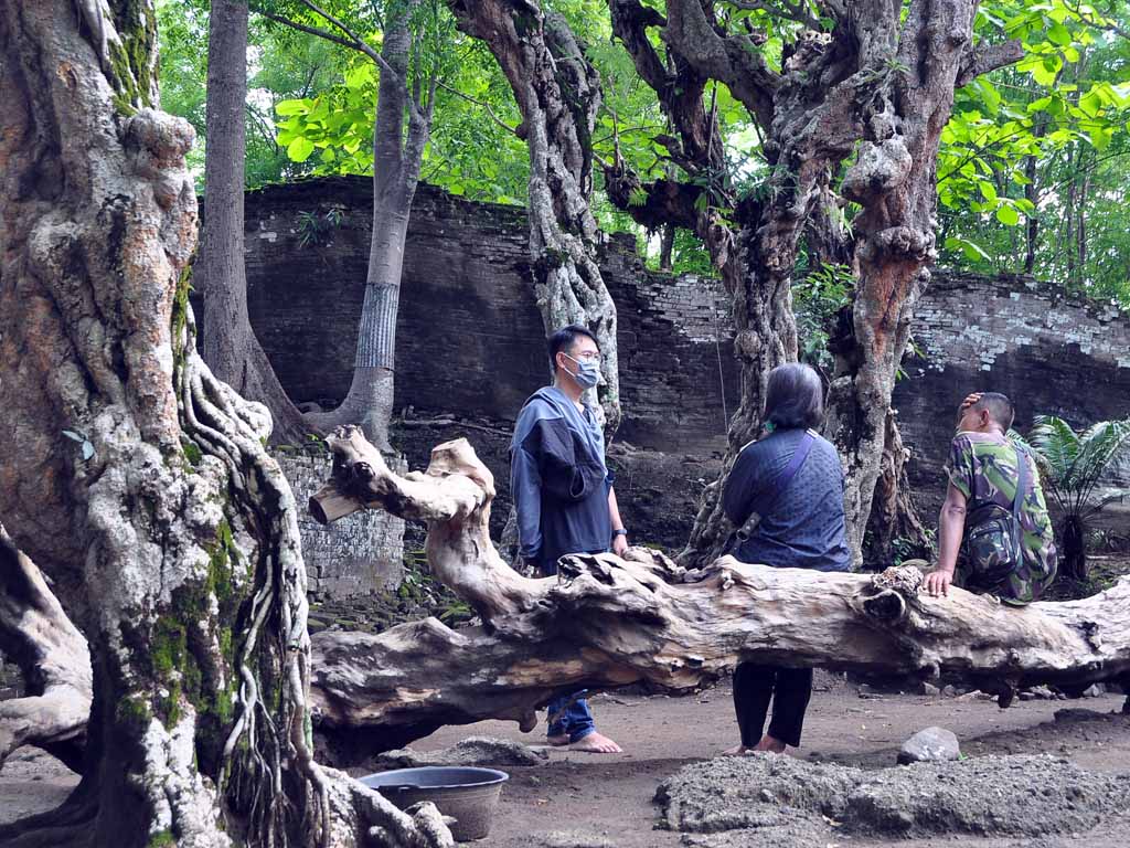 Cerita Pemburu Makam (3)