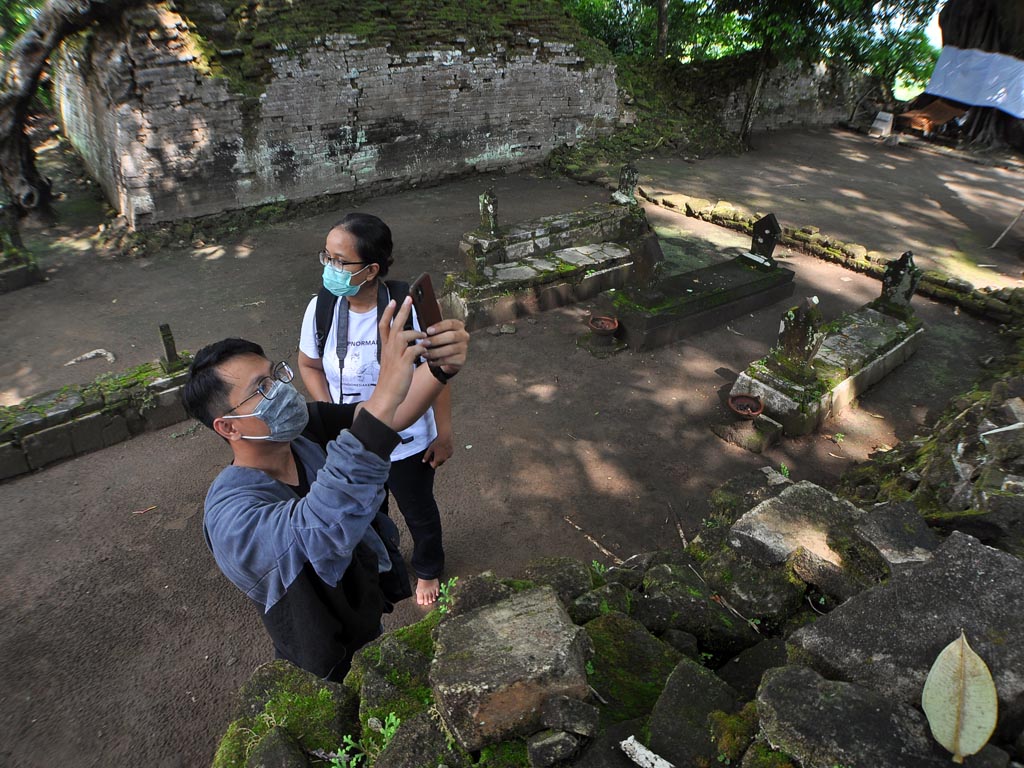 Cerita Pemburu Makam (5)