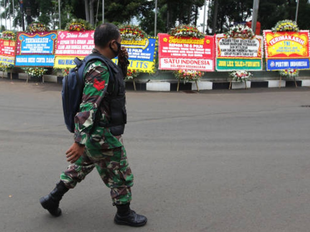 Markas TNI Dikirim Bunga