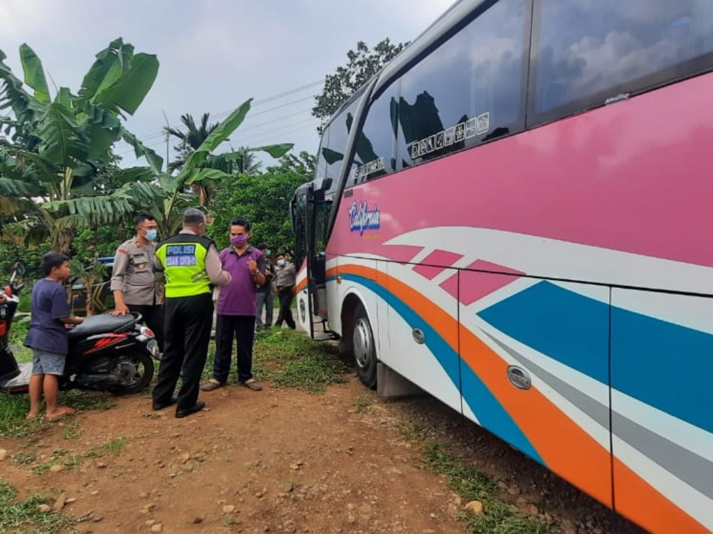 bus kecelakaan kudus