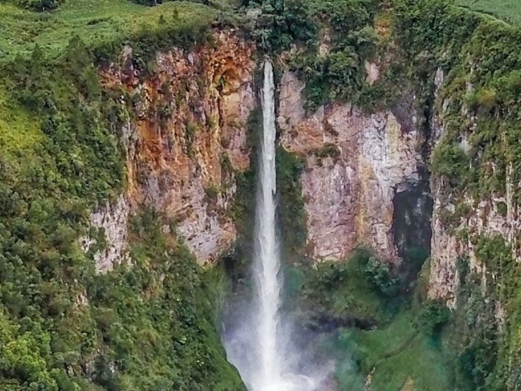 Air terjun Sipiso-piso