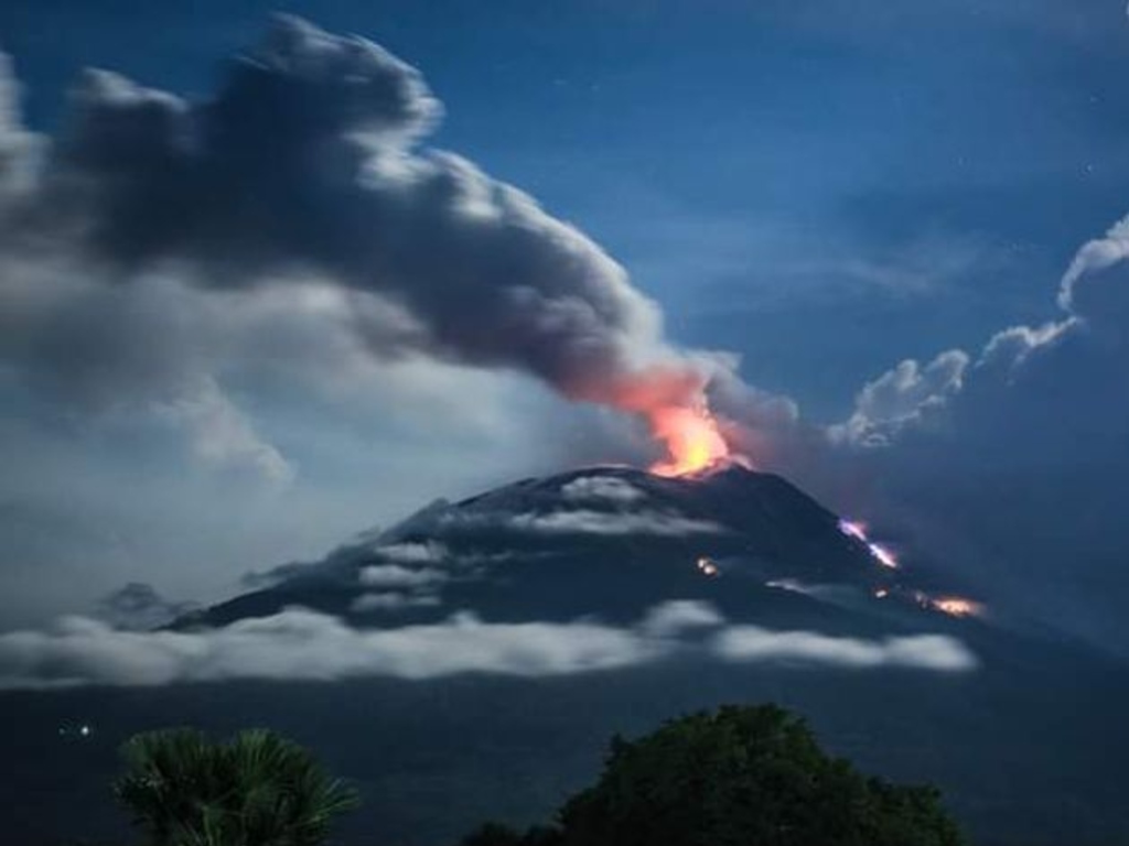 Erupsi Gunung Ile Lewatolok