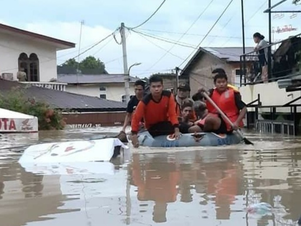 Evakuasi Korban Banjir Medan