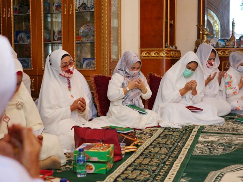 Kahiyang Ayu dan Shaula Arindianti