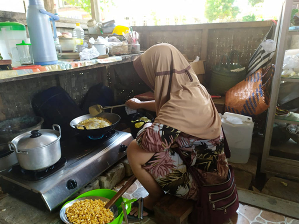 Cerita Gadis Penjual Makaroni (2)