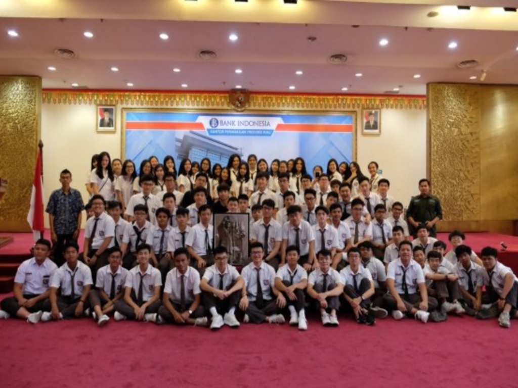 Siswa SMAS Darma Yudha Riau (sumber foto: Darmayudha.com)