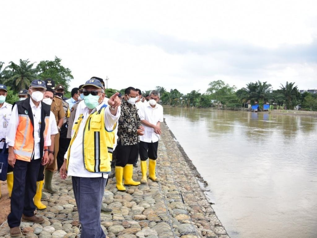 Tinjau lokasi banjir