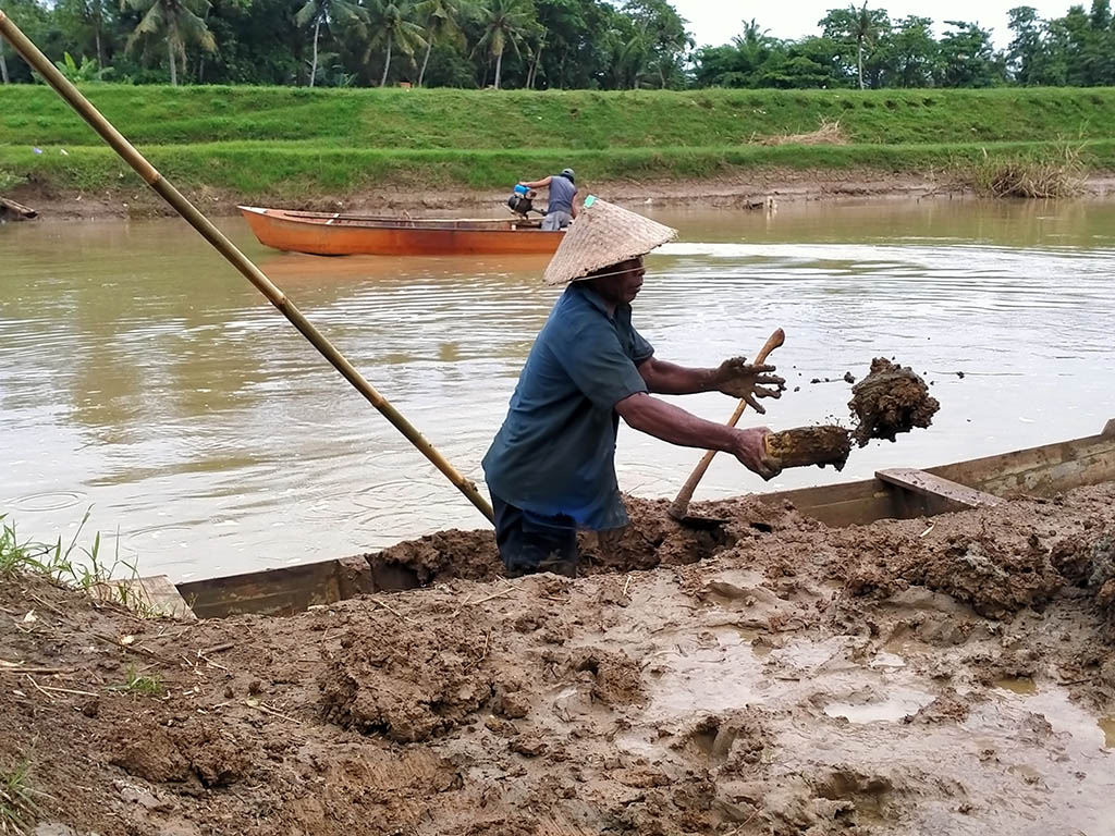 Cerita Perajin Batu Bata di Cilacap (4)