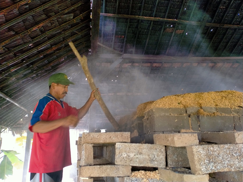 Cerita Perajin Batu Bata di Cilacap (5)