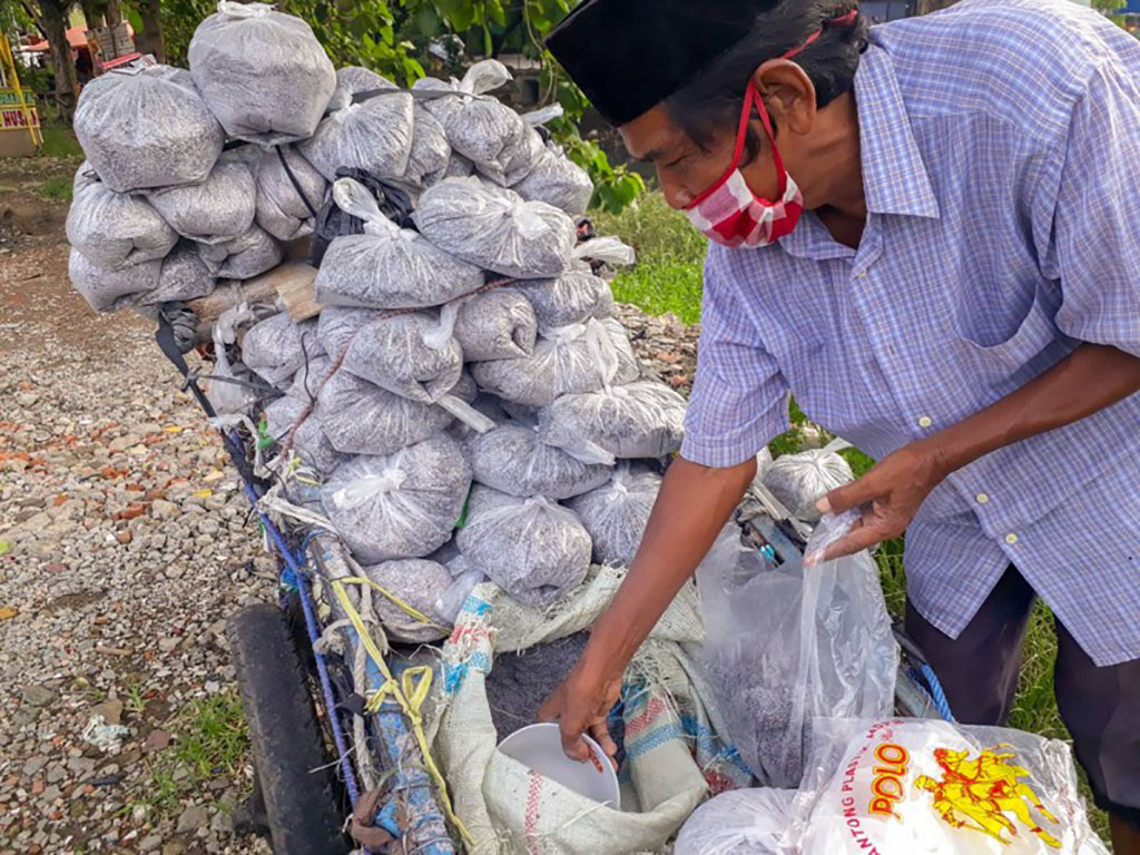 Cerita Penjual Abu Gosok (2)