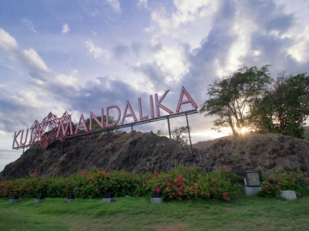 Pemandangan Kota Mandalika