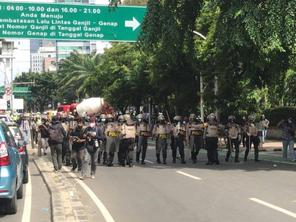 Polisi dan FPI