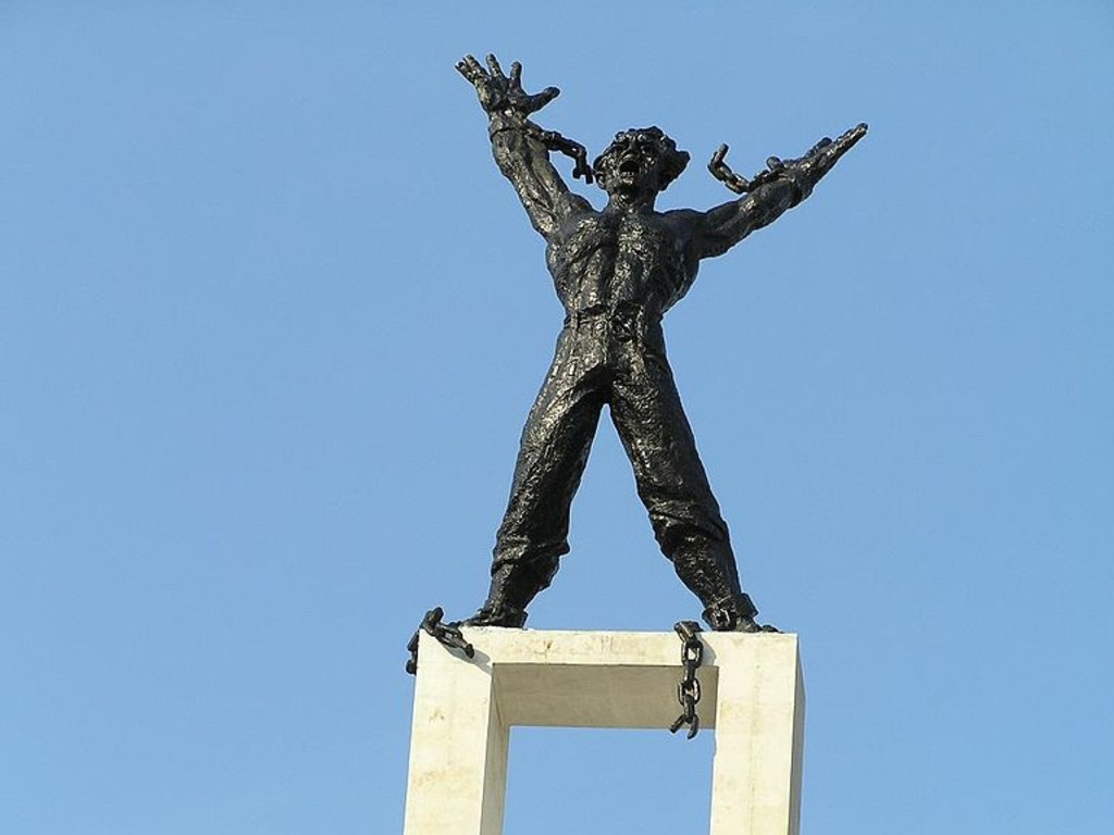 Patung pembebasan Irian Barat (Papua)