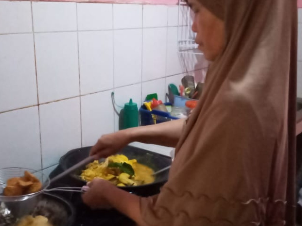 Ibu Asyar Pemilik Resep Soto Sabtu-Minggu