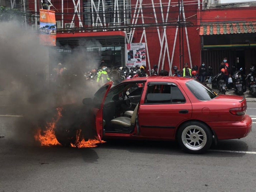 Mobil Terbakar Sleman