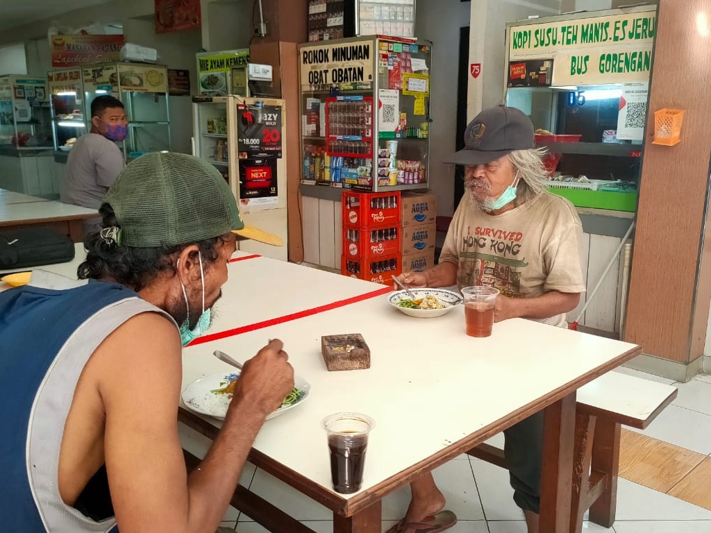 Faisal dan Kastubi sarapan pagi di Kantor Kemensos