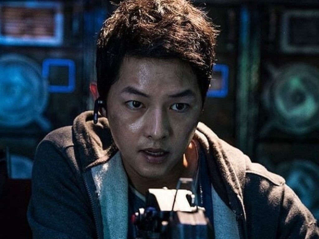 Song Joong Ki dalam film Space Sweepers