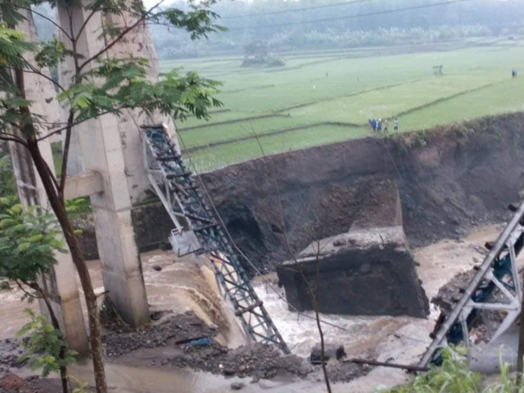 Jembatan KA Putus di Brebes