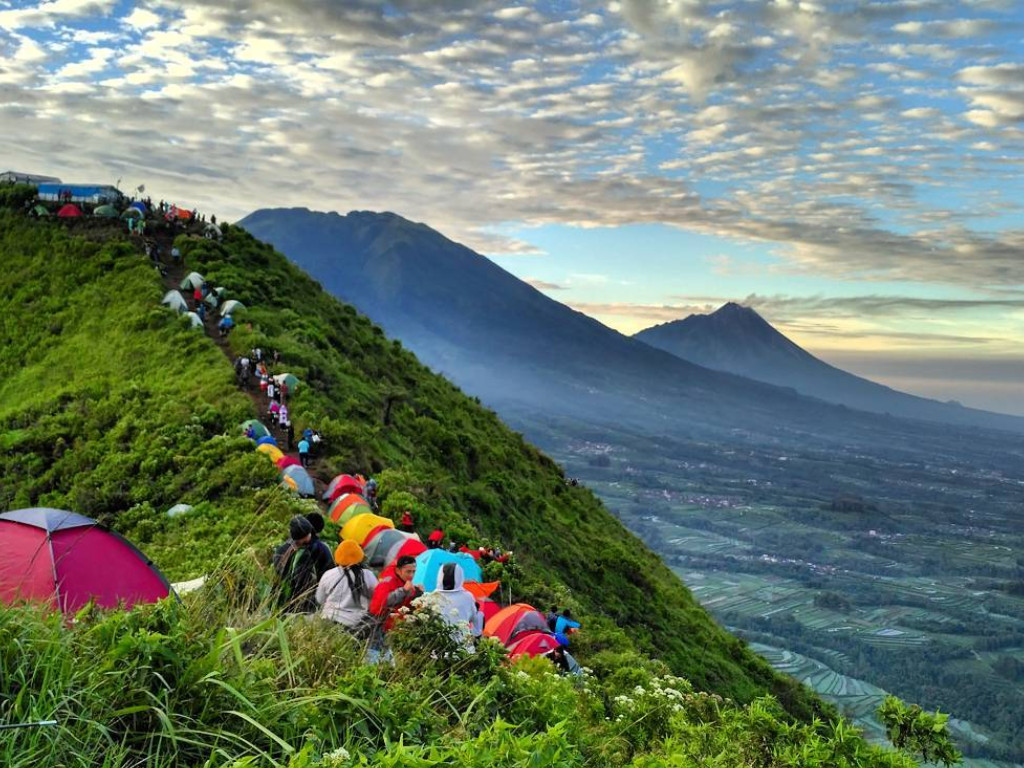 12 Rekomendasi Gunung di Pulau Jawa untuk Pendaki Pemula | Tagar