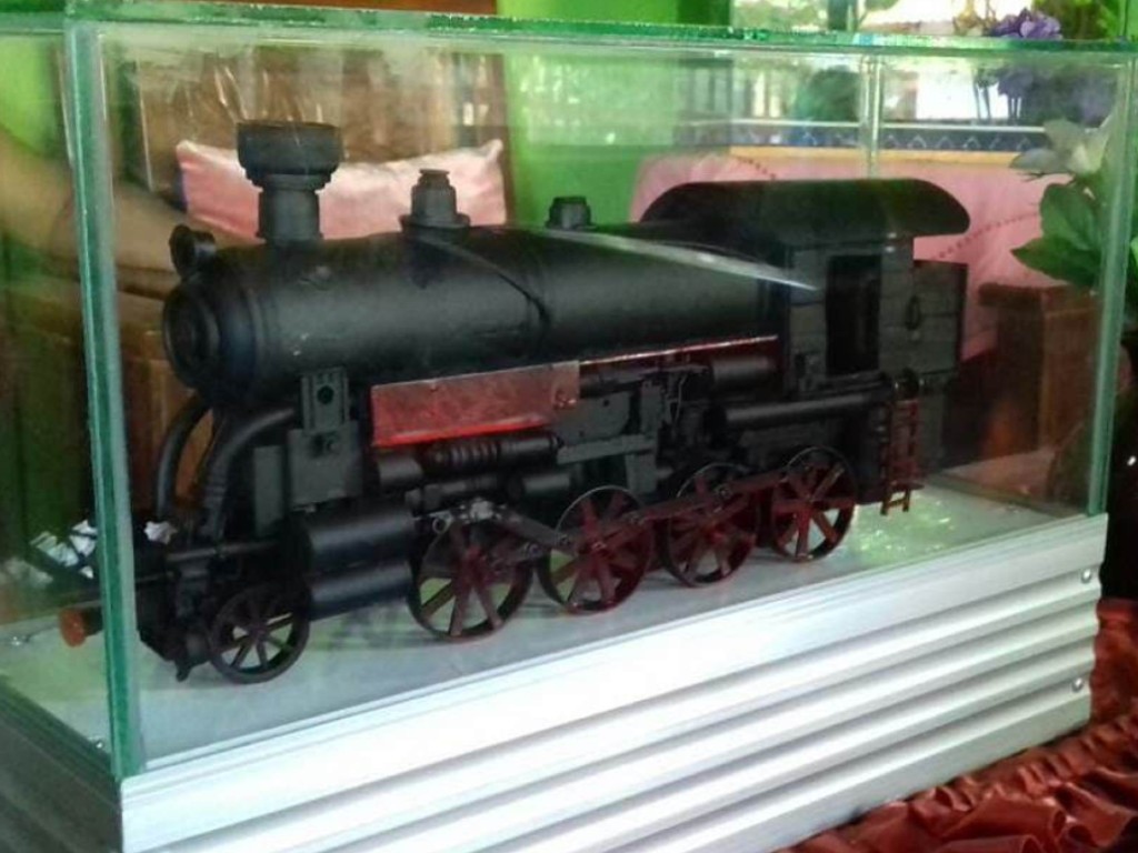 Miniatur Lokomotif Uap