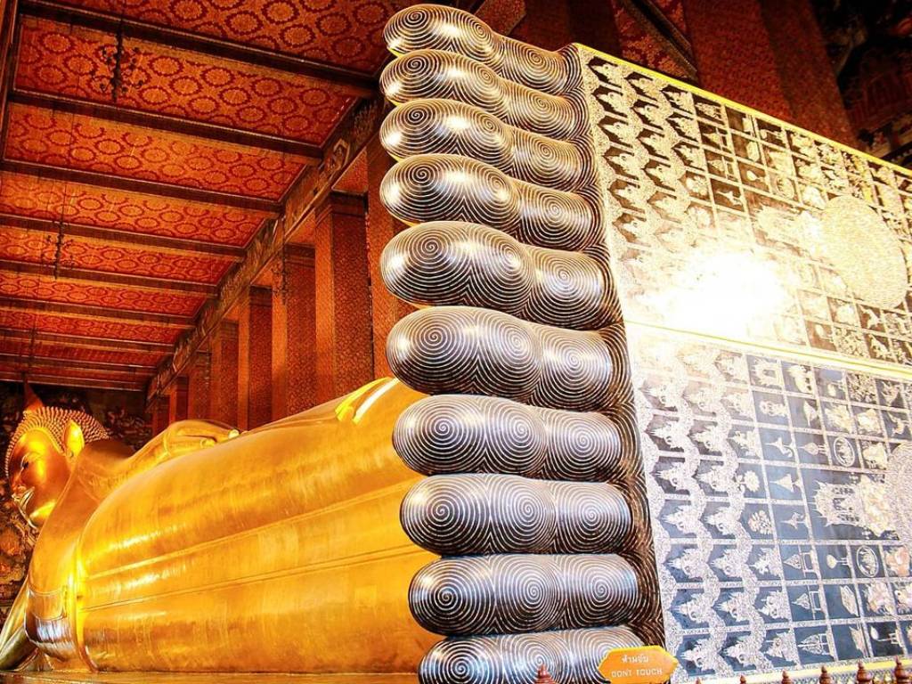 Patung Reclining Budha