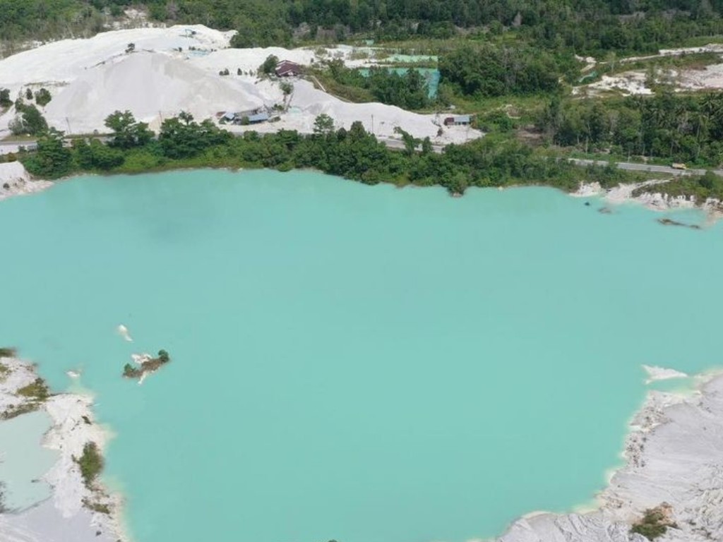 Danau Kaolin Bangka Belitung