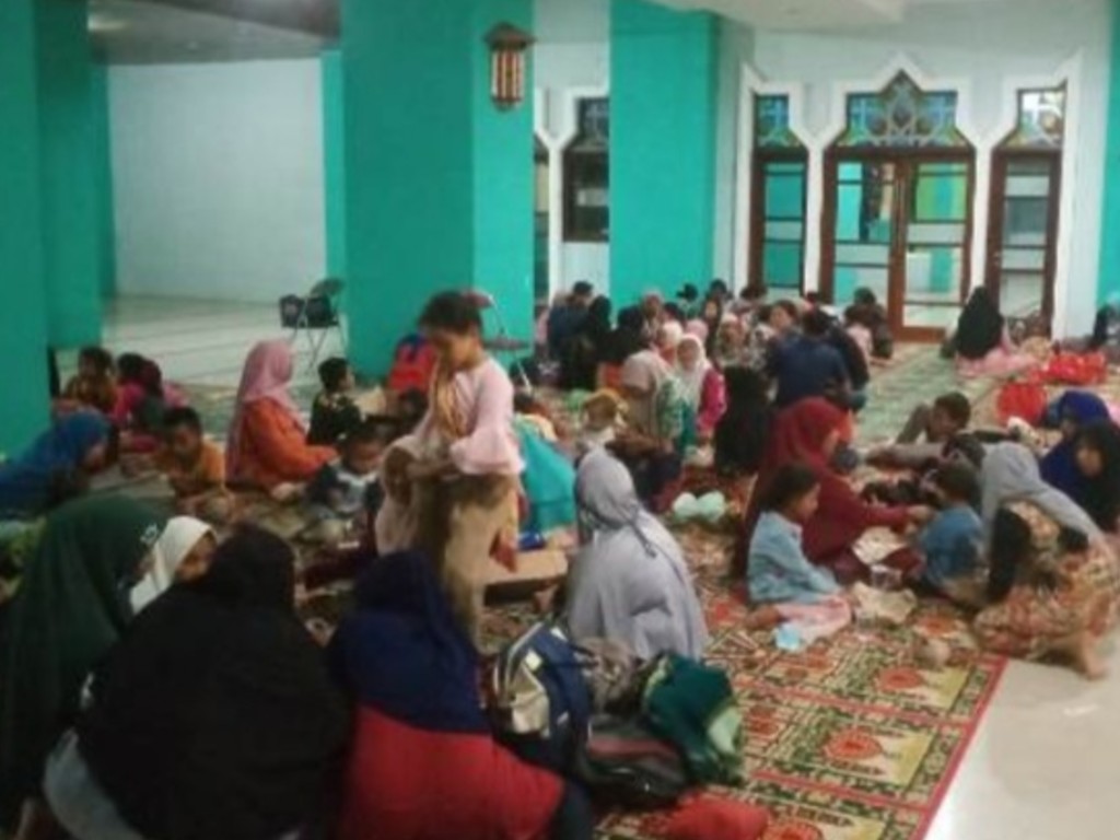 Warga Madina Mengungsi