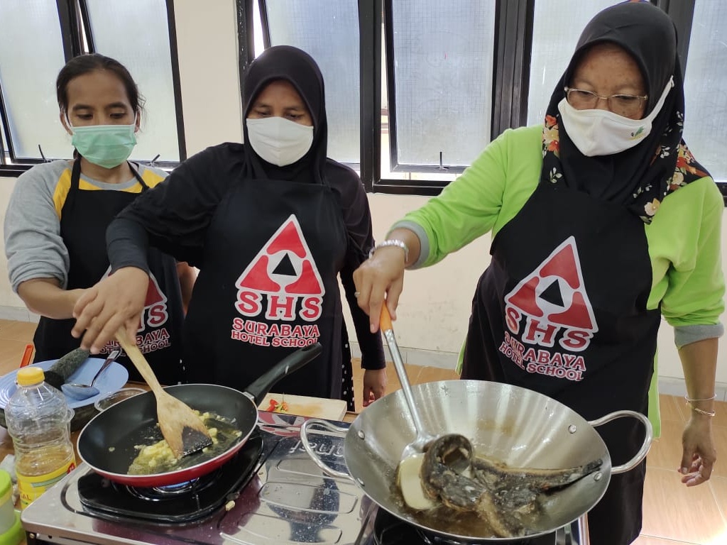 Pelatihan Memasak sebagai Strategi Pengembangan Kompetensi Kuliner Warga Desa Wisata Agricamp Papayan