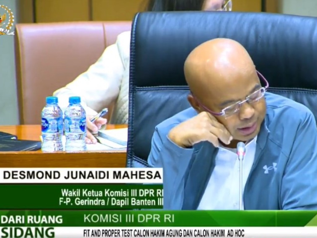 Desmond Junaidi Mahesa