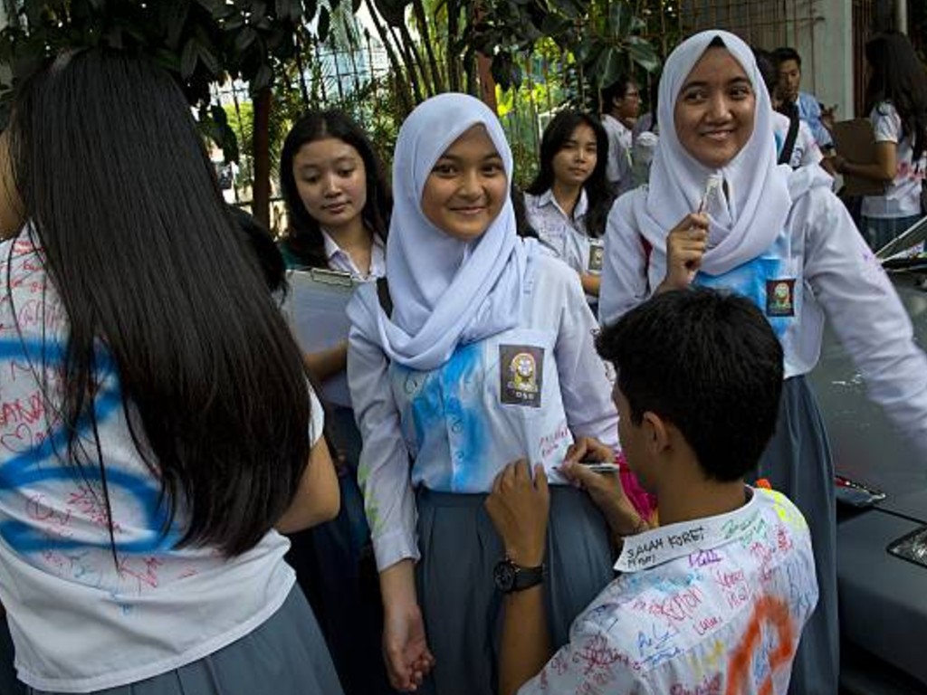 Siswi Tanpa Jilbab di Jakarta