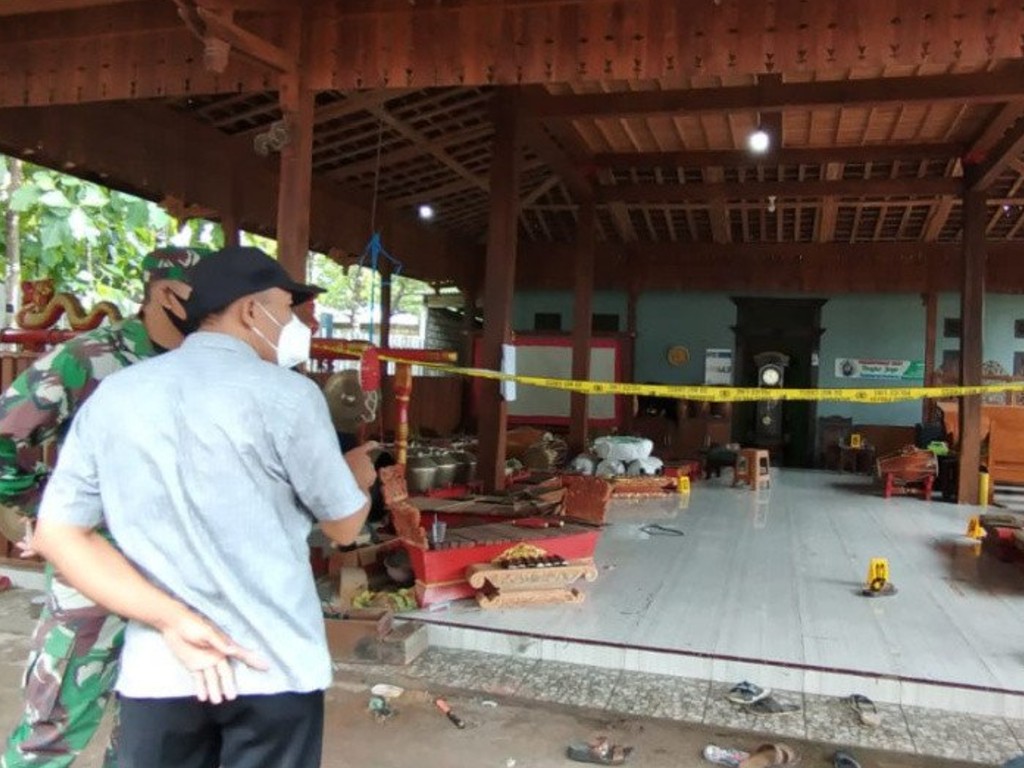 Pembunuhan keluarga dalang di Rembang
