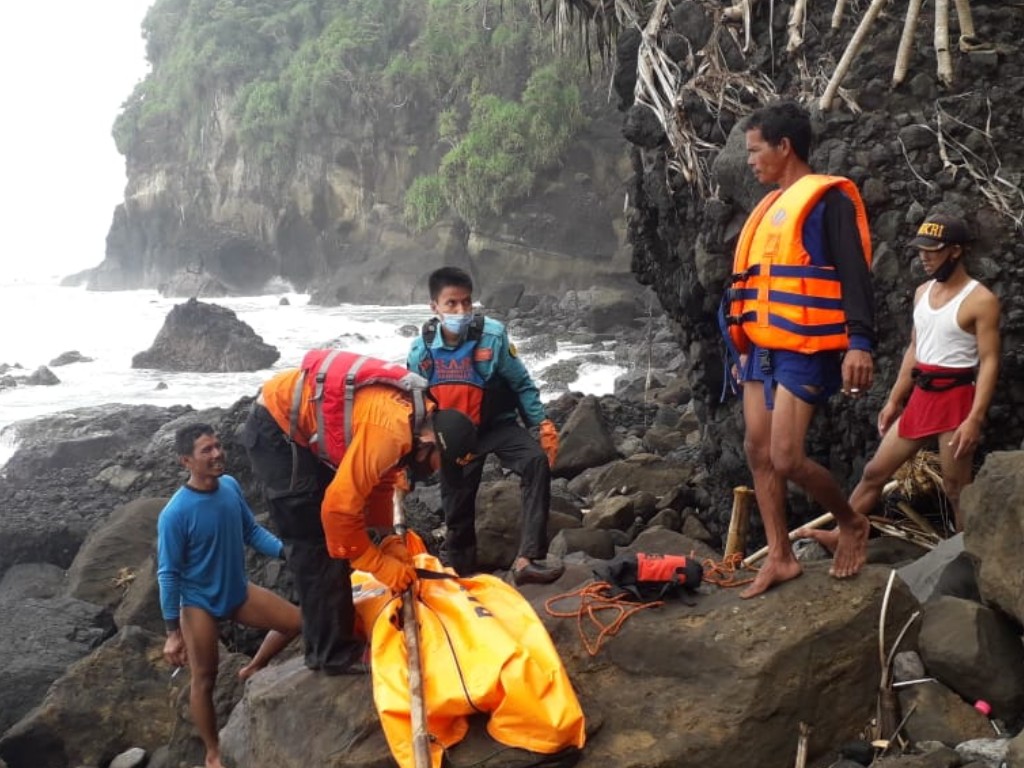 nelayan cilacap meninggal