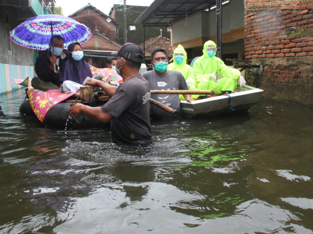 Evakuasi Korban Banjir Kudus