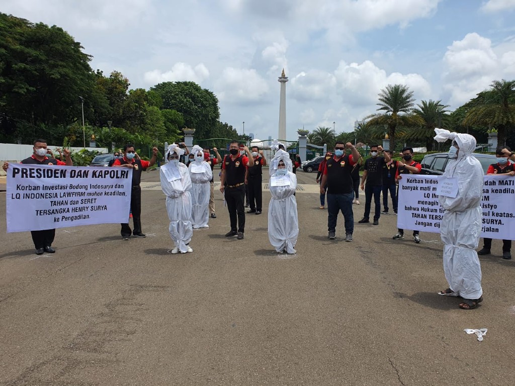 Pocong Demo Istana