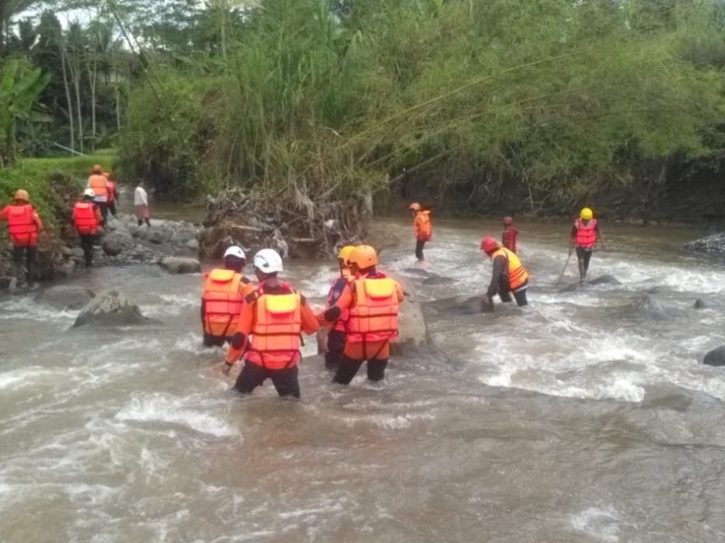 pencarian orang hilang di sungai galuh wonosobo
