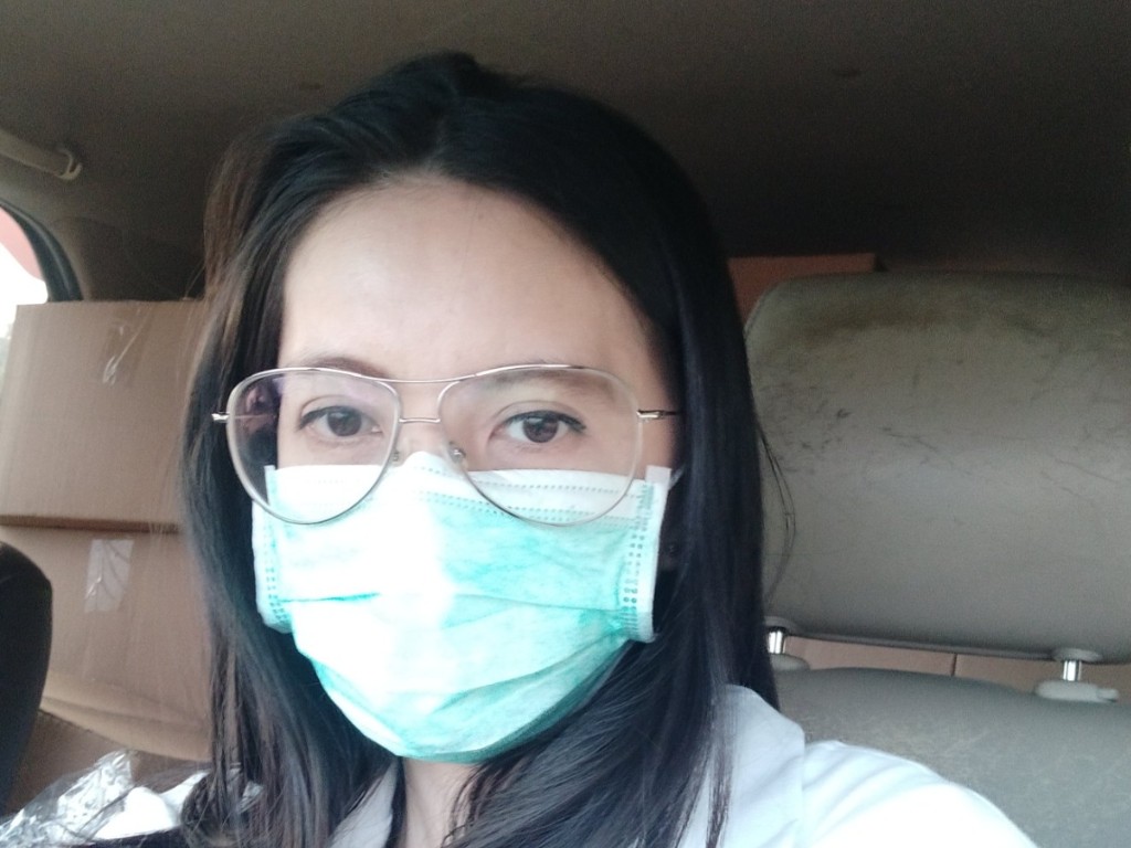 Pakai masker di mobil