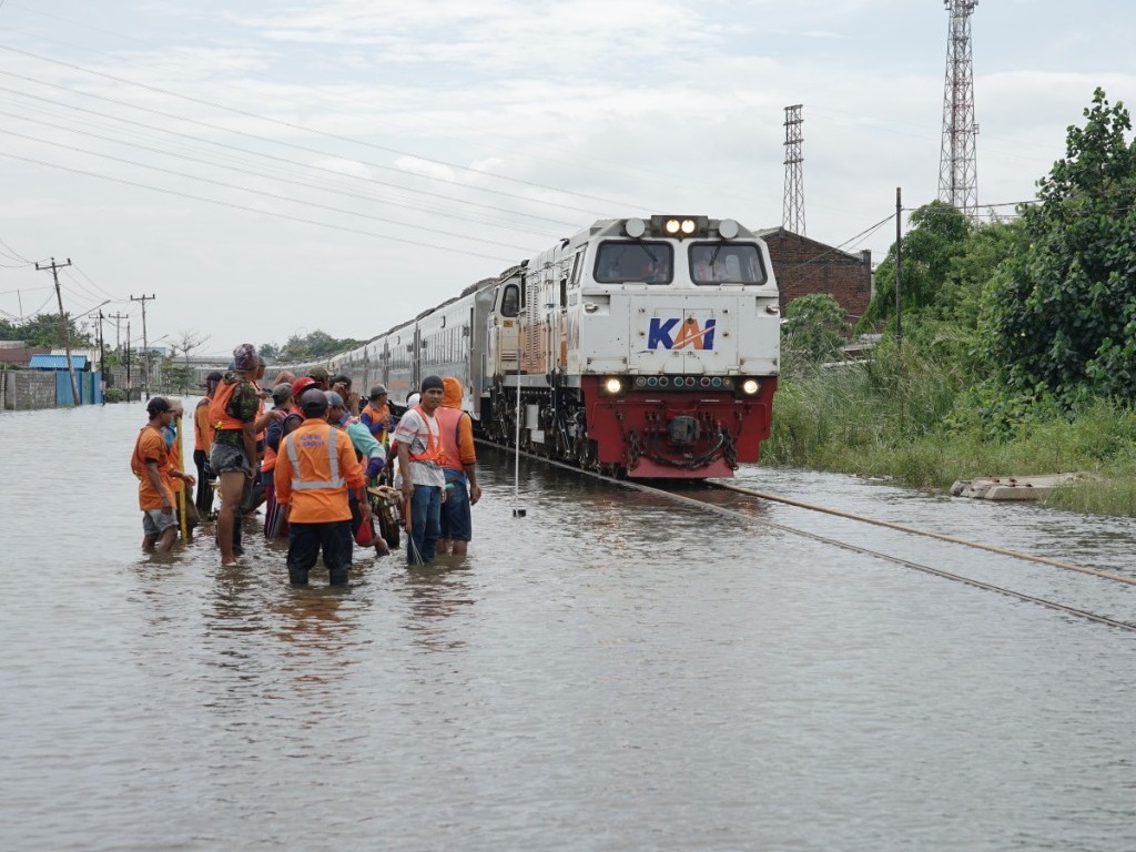 banjir di jalur KA
