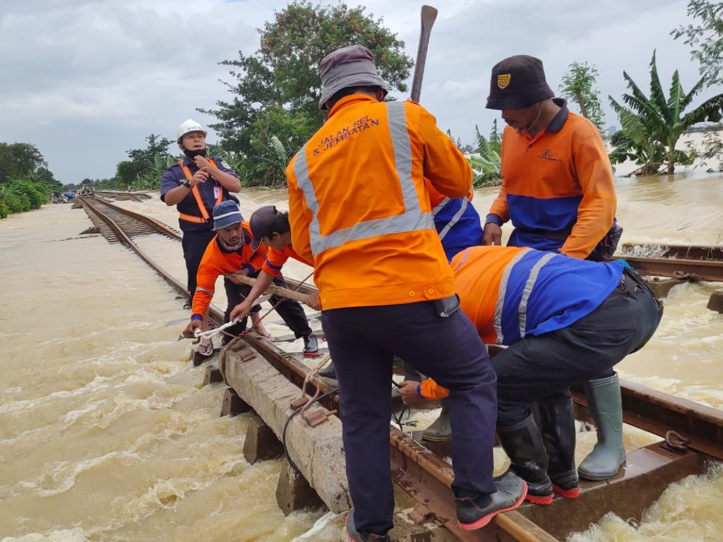 Rel KA Banjir