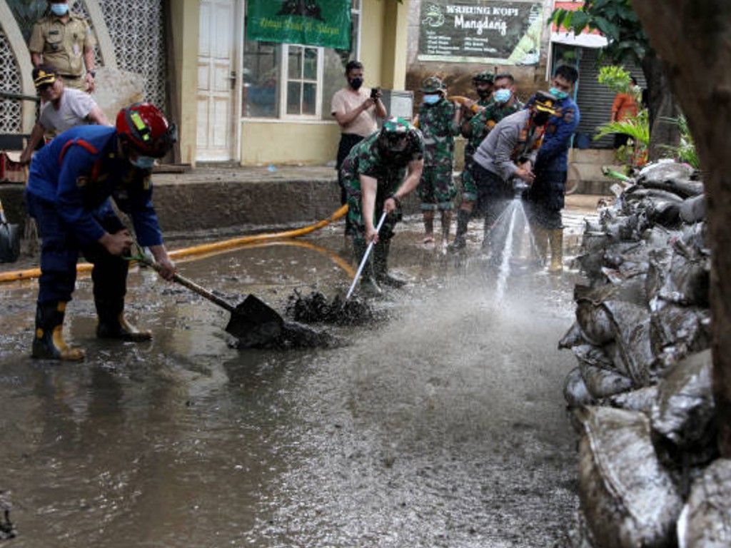 Pantau Banjir Jakarta