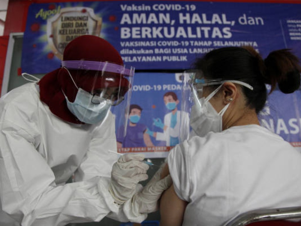 Vaksinasi di Jakarta