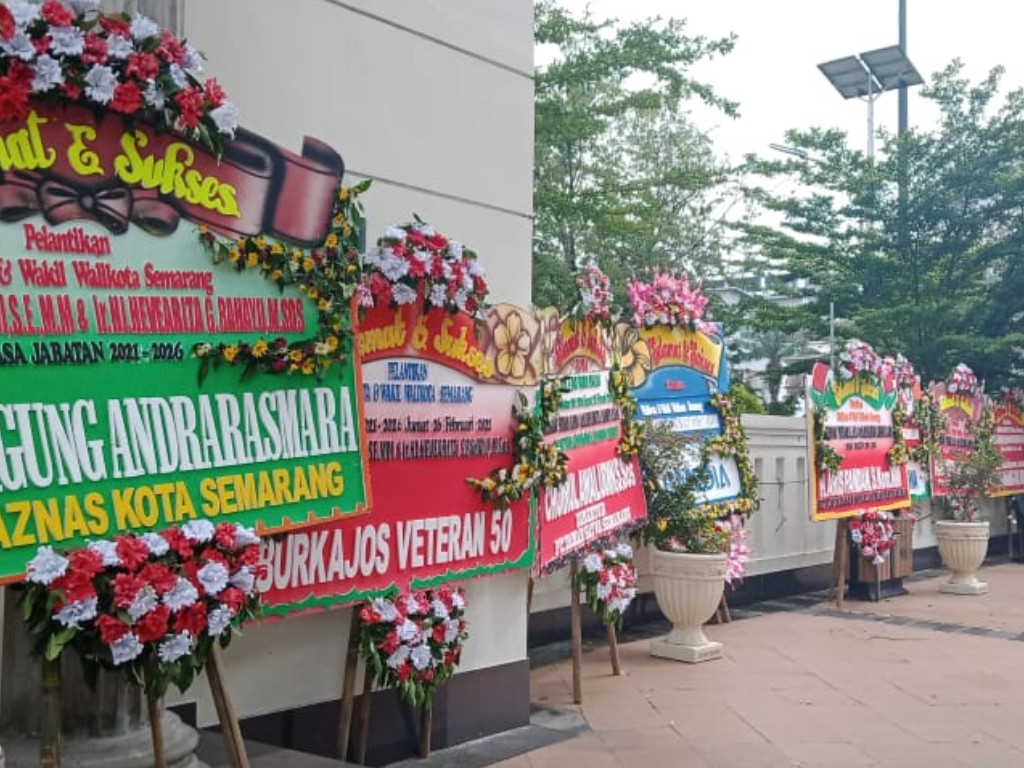 Karangan Bunga Pelantikan Penuhi Jalan Protokol Semarang Tagar