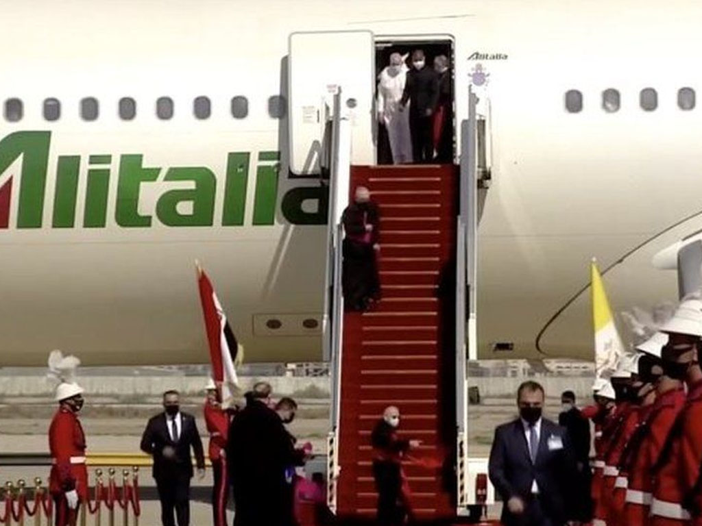 paus tiba di irak